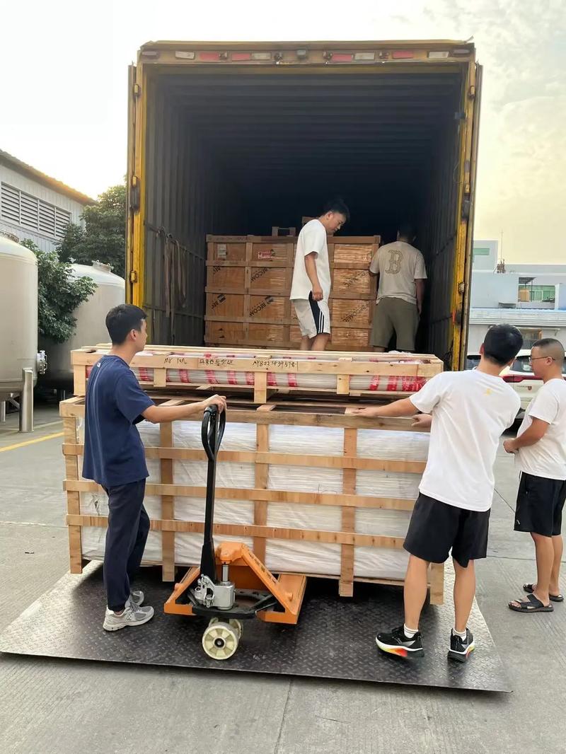 大件运输车辆技术升级:新型低平板、液压轴线车应用优势